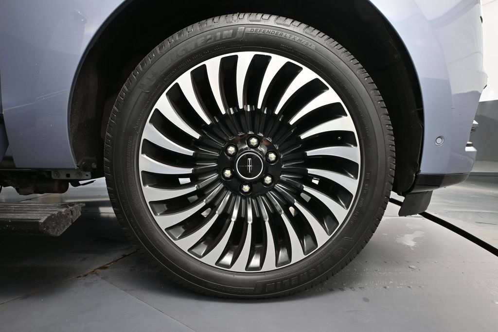 Used 2019 Lincoln Navigator Black Label AWD/4WD image 11