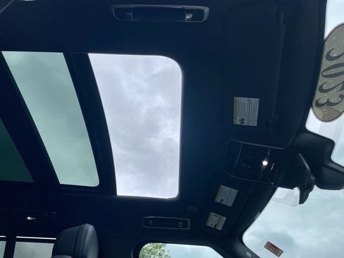 Used 2023 Land Rover Range Rover SE image 16