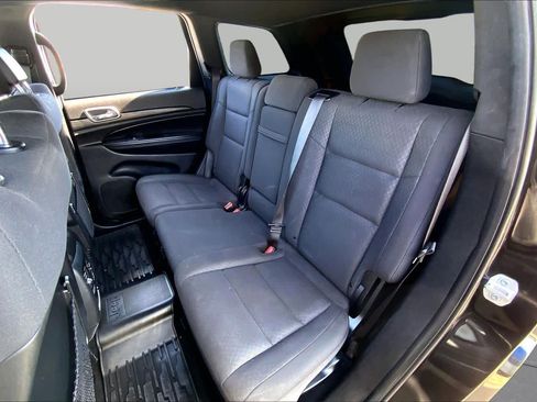 Used 2019 Jeep Grand Cherokee Laredo RWD image 21