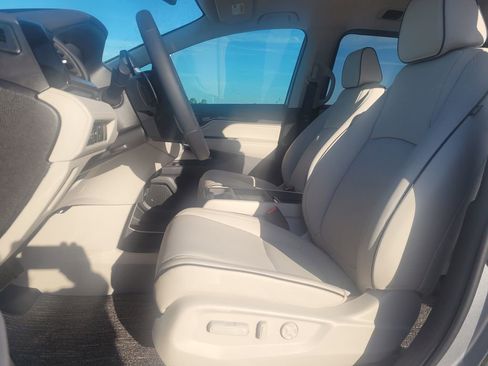 New 2026 Honda Odyssey Touring image 14