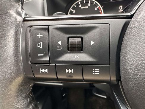 Used 2021 Nissan Rogue SV w/ Premium Package AWD/4WD image 17