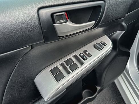 Used 2014 Toyota Camry SE FWD image 15