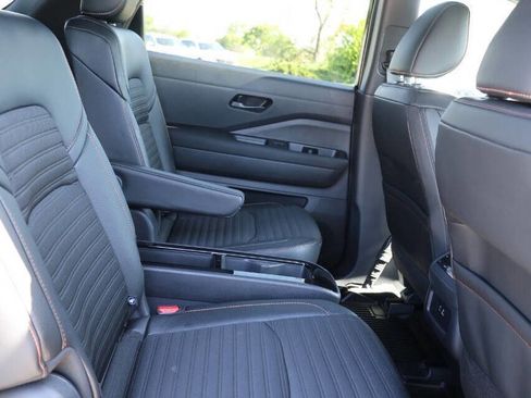 Used 2025 Nissan Pathfinder Rock Creek AWD/4WD image 16