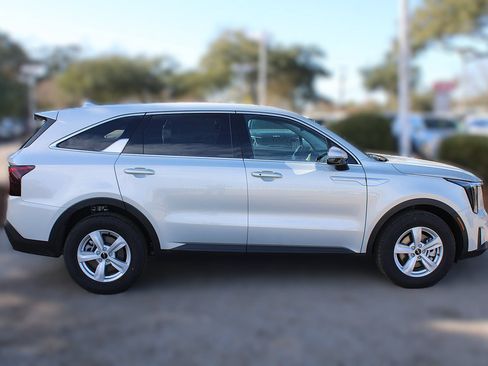 New 2026 Kia Sorento LX FWD image 5
