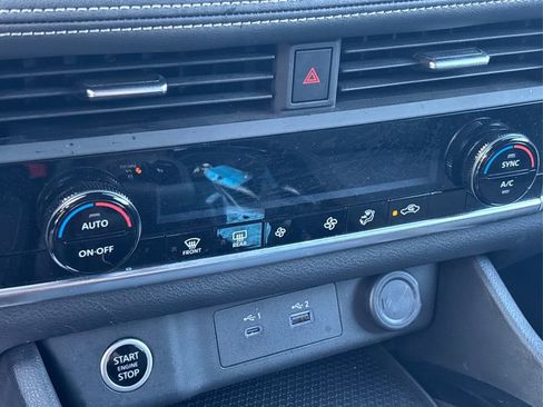 Used 2023 Nissan Rogue SV image 26