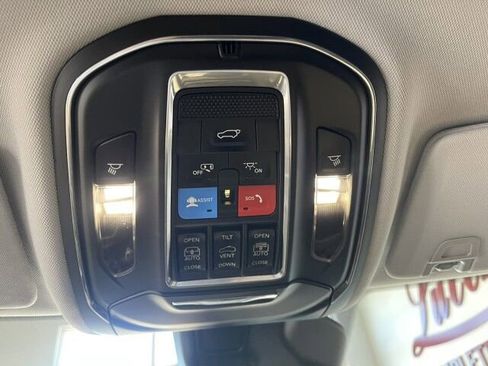 Used 2023 Jeep Grand Cherokee 4WD 4xe w/ Luxury Tech Group II image 33