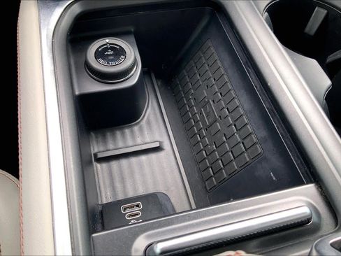 Used 2025 Ford Expedition Active RWD image 28