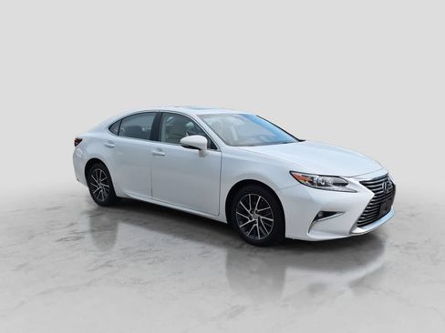 Used 2017 Lexus ES 350 w/ Navigation System Package FWD image 2