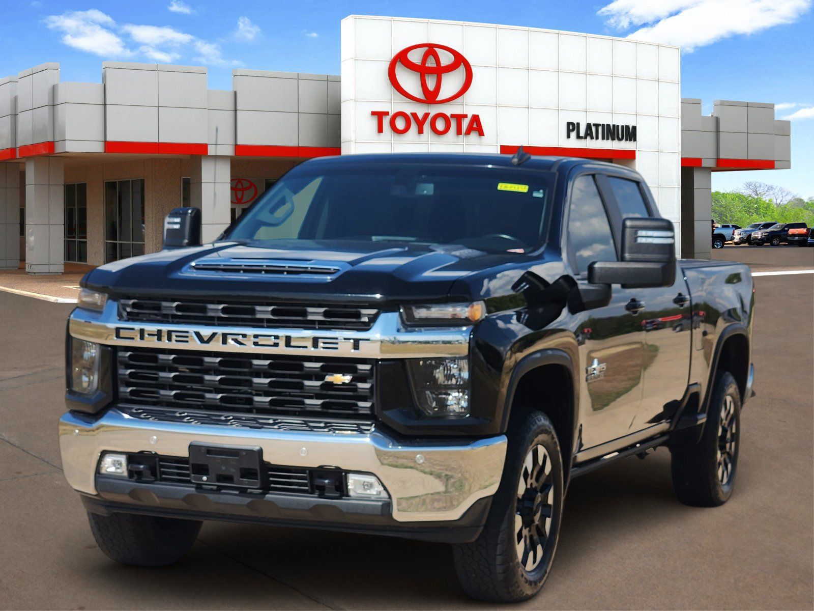 Used 2020 Chevrolet Silverado 2500 LT w/ Texas Edition RWD image 2