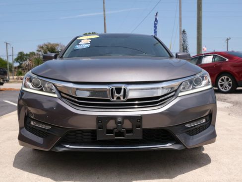 Used 2017 Honda Accord EX image 2