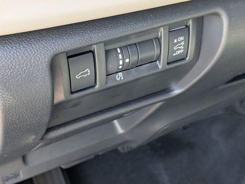 Used 2025 Subaru Forester Premium w/ Convenience Package #2 AWD/4WD image 16
