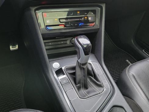 Certified 2024 Volkswagen Tiguan SE R-Line image 29