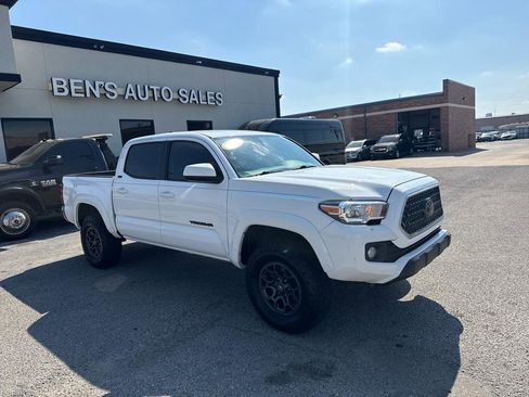 Used 2018 Toyota Tacoma SR5 RWD image 4