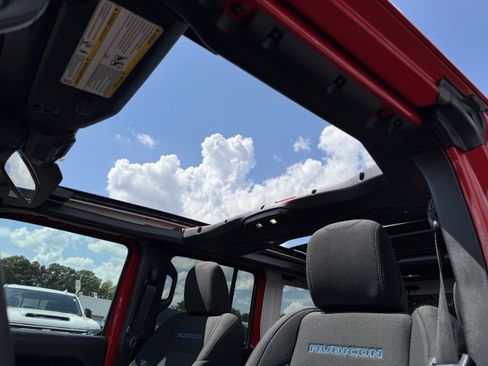 Used 2025 Jeep Wrangler Unlimited Rubicon 4xe w/ Safety Group AWD/4WD image 30