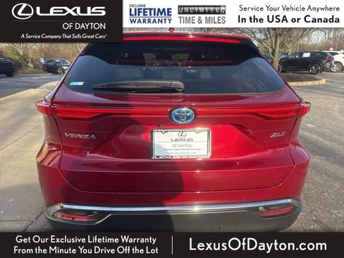 Used 2023 Toyota Venza XLE image 4
