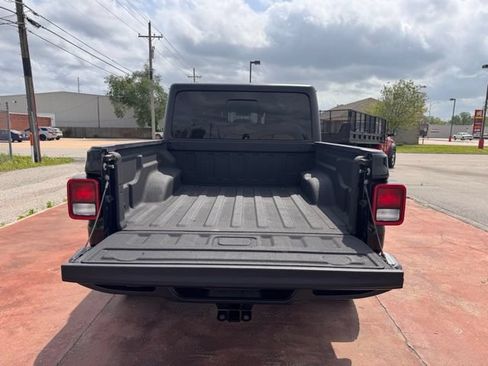 Used 2023 Jeep Gladiator Sport AWD/4WD image 7