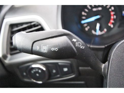 Used 2020 Ford Edge SE FWD image 16