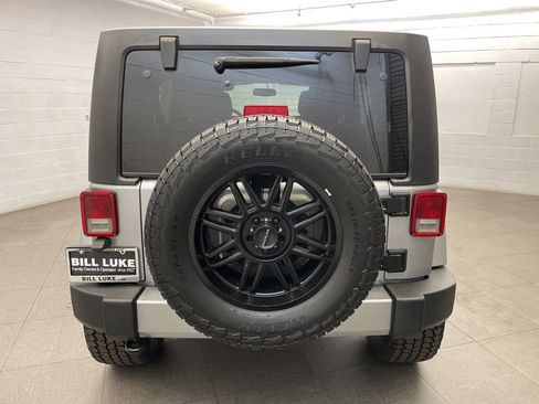 Used 2018 Jeep Wrangler Unlimited Sahara image 6