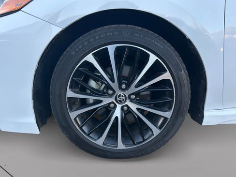 Used 2020 Toyota Camry SE w/ Cold Weather Package image 9