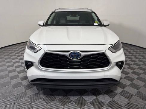 Used 2022 Toyota Highlander XLE image 9