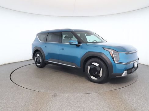 Used 2024 Kia EV9 Wind image 7