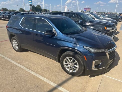 Used 2023 Chevrolet Traverse LS FWD image 4