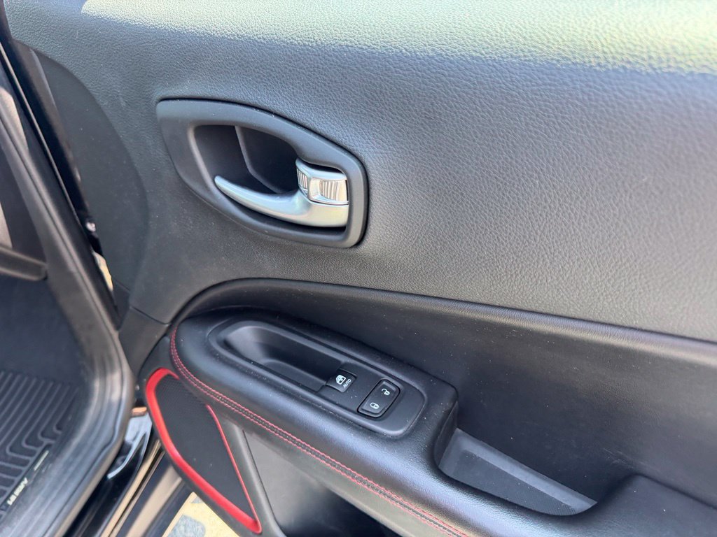 Used 2019 Jeep Compass Trailhawk w/ Cold Weather Group AWD/4WD image 29