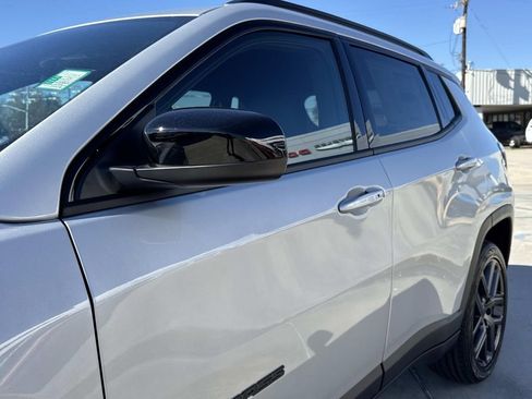 New 2026 Jeep Compass Latitude image 7