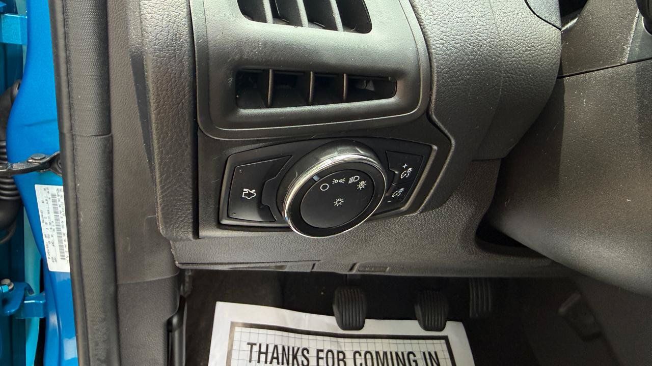Used 2013 Ford Focus SE w/ SE Winter Pkg FWD image 20