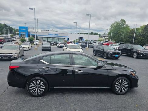 Used 2025 Nissan Altima 2.5 SV FWD image 9