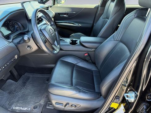 Used 2021 Toyota Venza Limited image 10