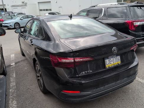 Used 2023 Volkswagen Jetta Sport image 2