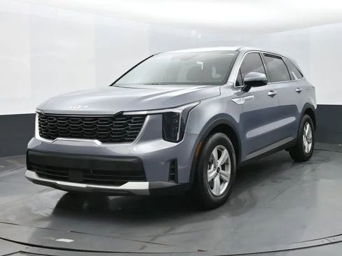 Used 2024 Kia Sorento LX image 1