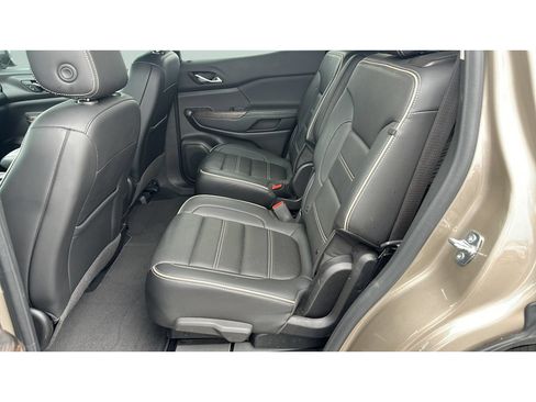 Used 2022 GMC Acadia Denali w/ Denali Technology Package FWD image 18