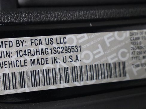 Used 2025 Jeep Grand Cherokee Altitude AWD/4WD image 36