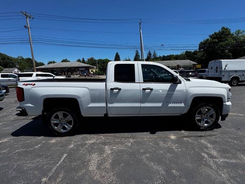 Used 2018 Chevrolet Silverado 1500 Custom w/ Custom Value Package AWD/4WD image 7