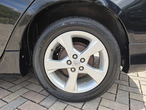 Used 2013 Toyota Corolla LE image 19