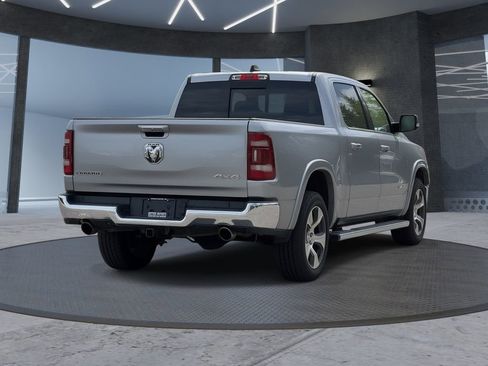 Used 2019 RAM 1500 Laramie AWD/4WD image 4