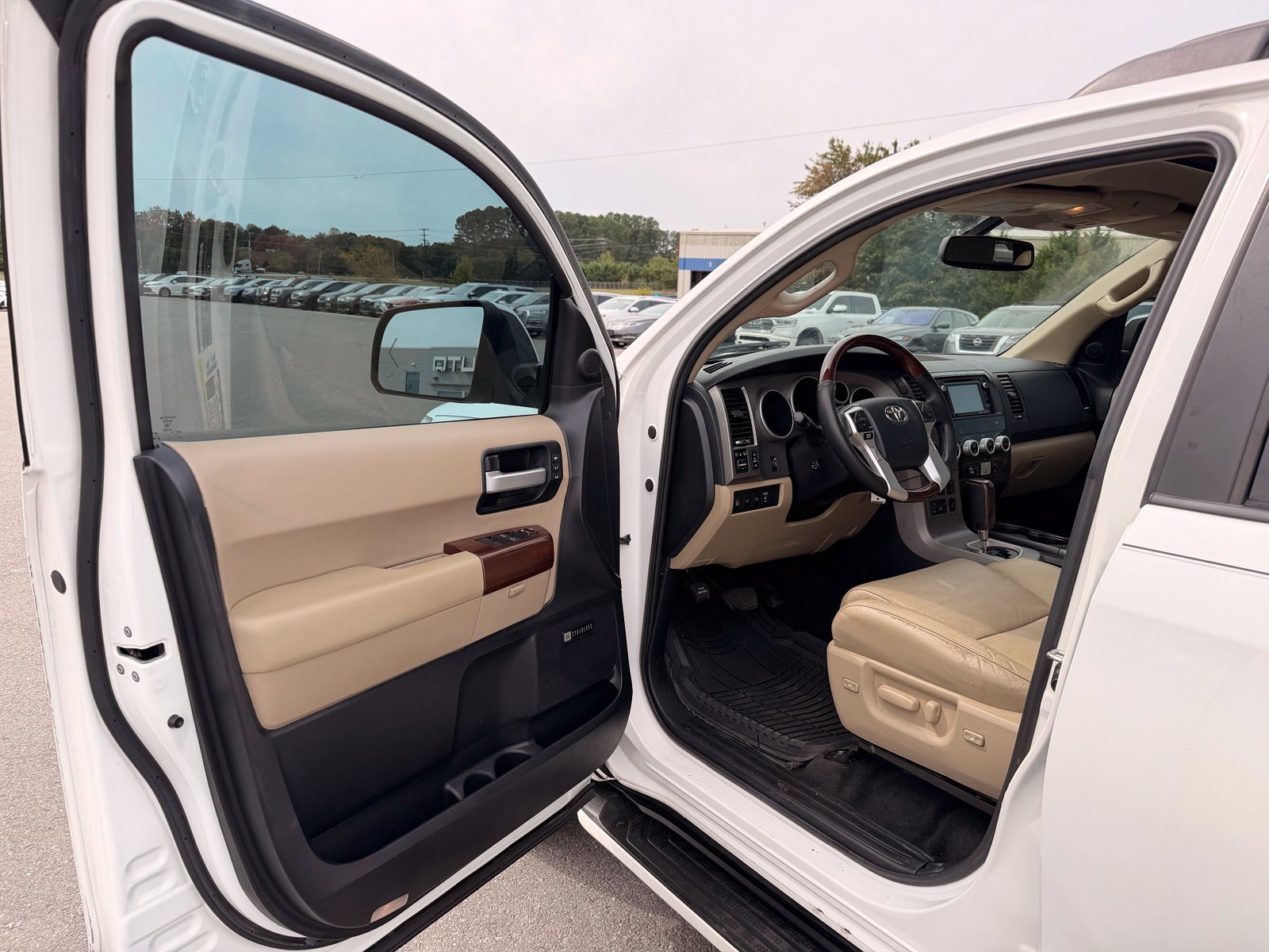 Used 2015 Toyota Sequoia Platinum RWD image 16