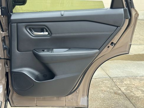 Used 2024 Nissan Rogue SL w/ SL Premium Package FWD image 45