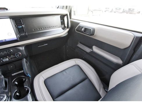 Used 2023 Ford Bronco Wildtrak image 13