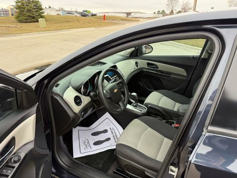 Used 2014 Chevrolet Cruze LS FWD image 10