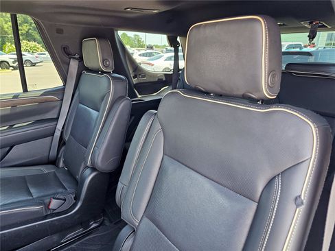 Used 2021 Chevrolet Tahoe Premier w/ Premium Package AWD/4WD image 35