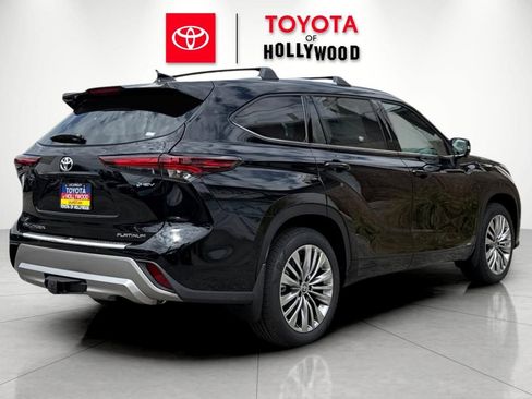 New 2026 Toyota Highlander Platinum AWD/4WD image 4