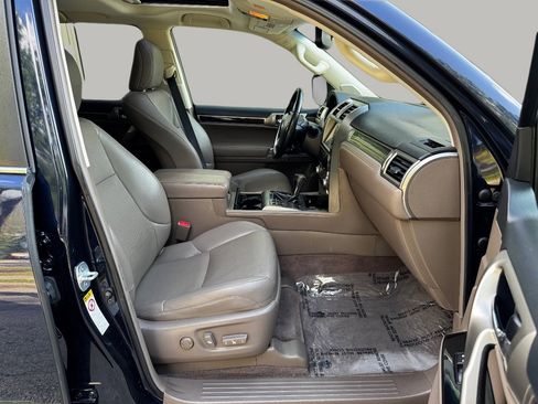 Used 2017 Lexus GX 460 image 18