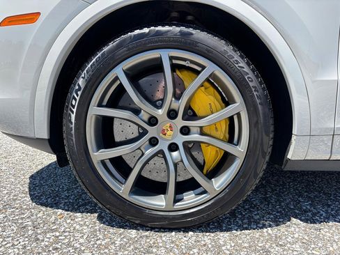 Used 2020 Porsche Cayenne Turbo S w/ Premium Package Plus AWD/4WD image 38