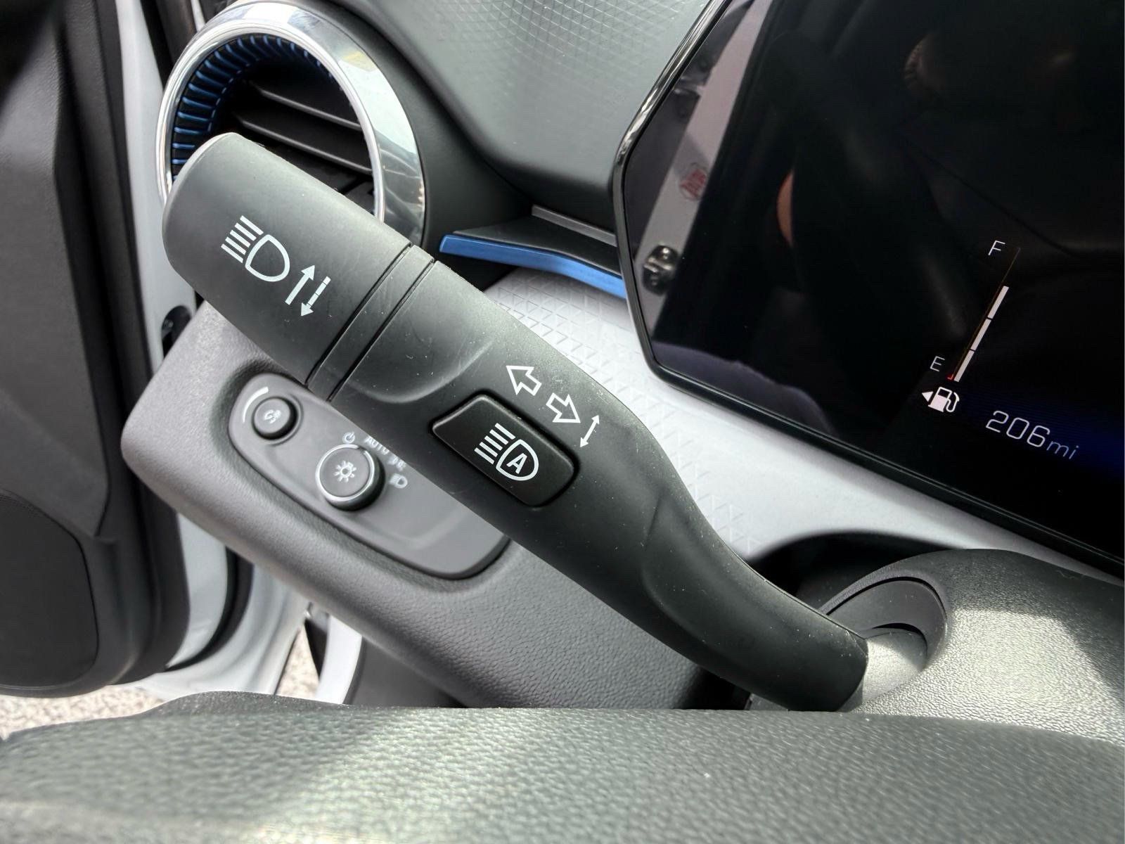 Used 2025 Chevrolet Trax LT w/ LT Convenience Package FWD image 22