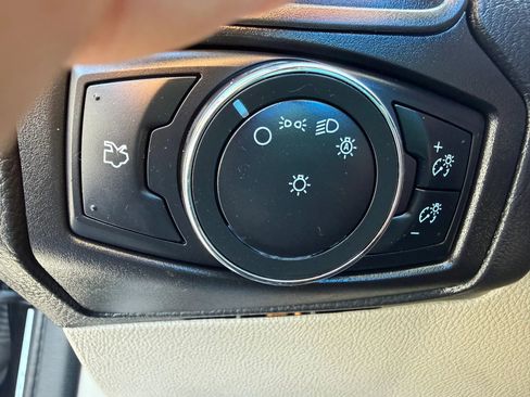 Used 2013 Ford Focus SE FWD image 23