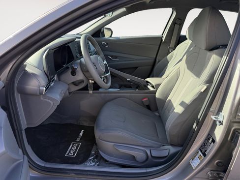 Certified 2023 Hyundai Elantra SE image 10
