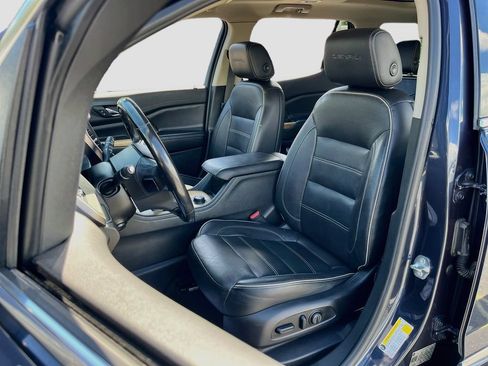 Used 2019 GMC Acadia Denali w/ Technology Package AWD/4WD image 22